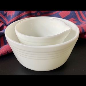 Vintage 1950s Pyrex Milk Glass Mixing Bowl Set